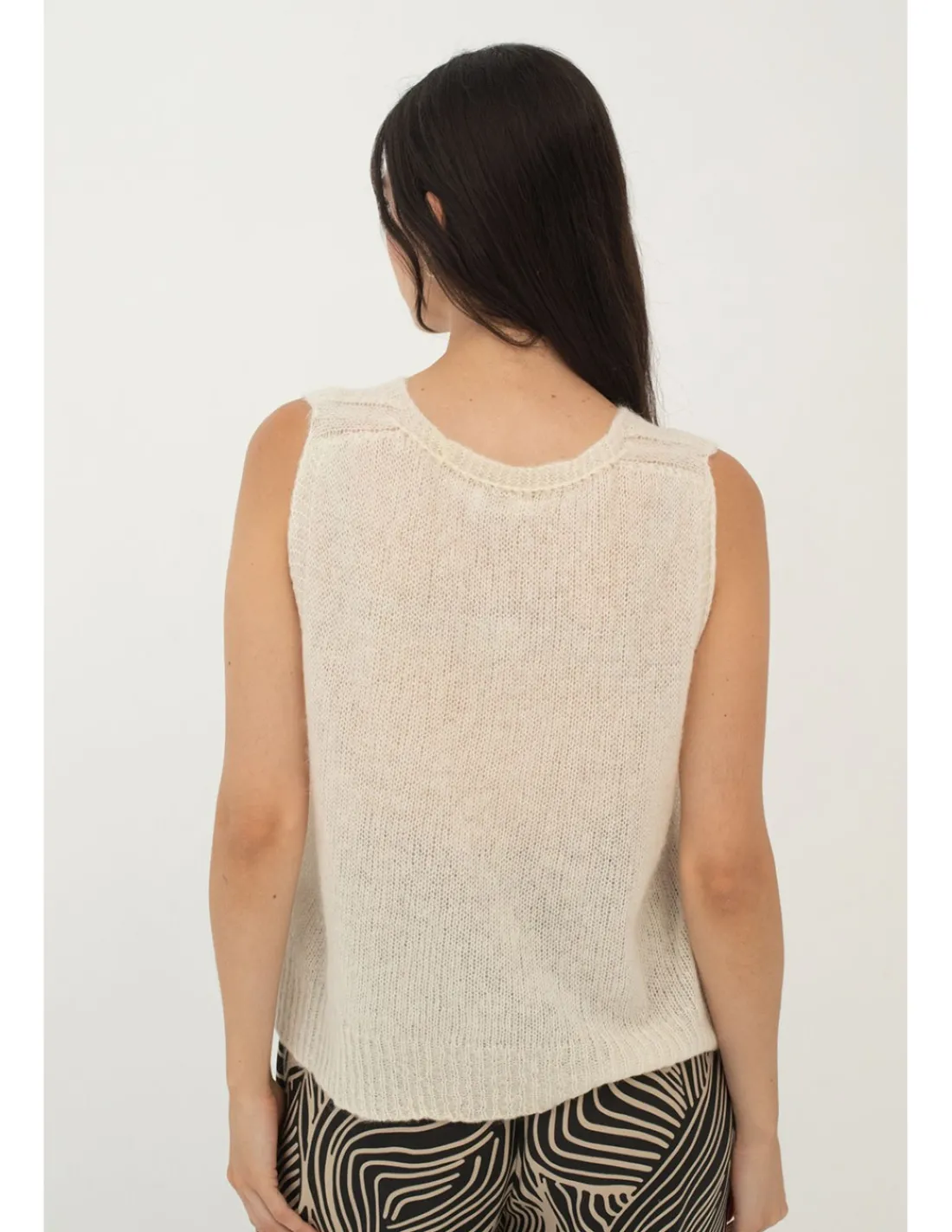 chaleco_enix_2.webp Clearance CHALECO ENIX Punto | Chalecos Y Capas